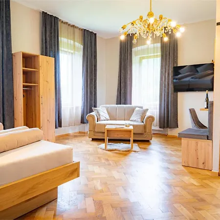 Отель Lorettohof Garni Gaal